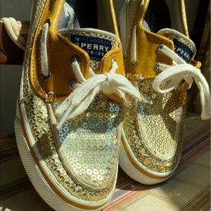 ✨Sperry Gold Shoes! Size 7
